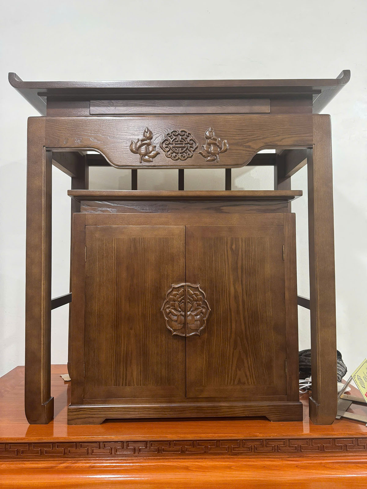 Bàn thờ gia tiên Chất liệu gỗ sồi