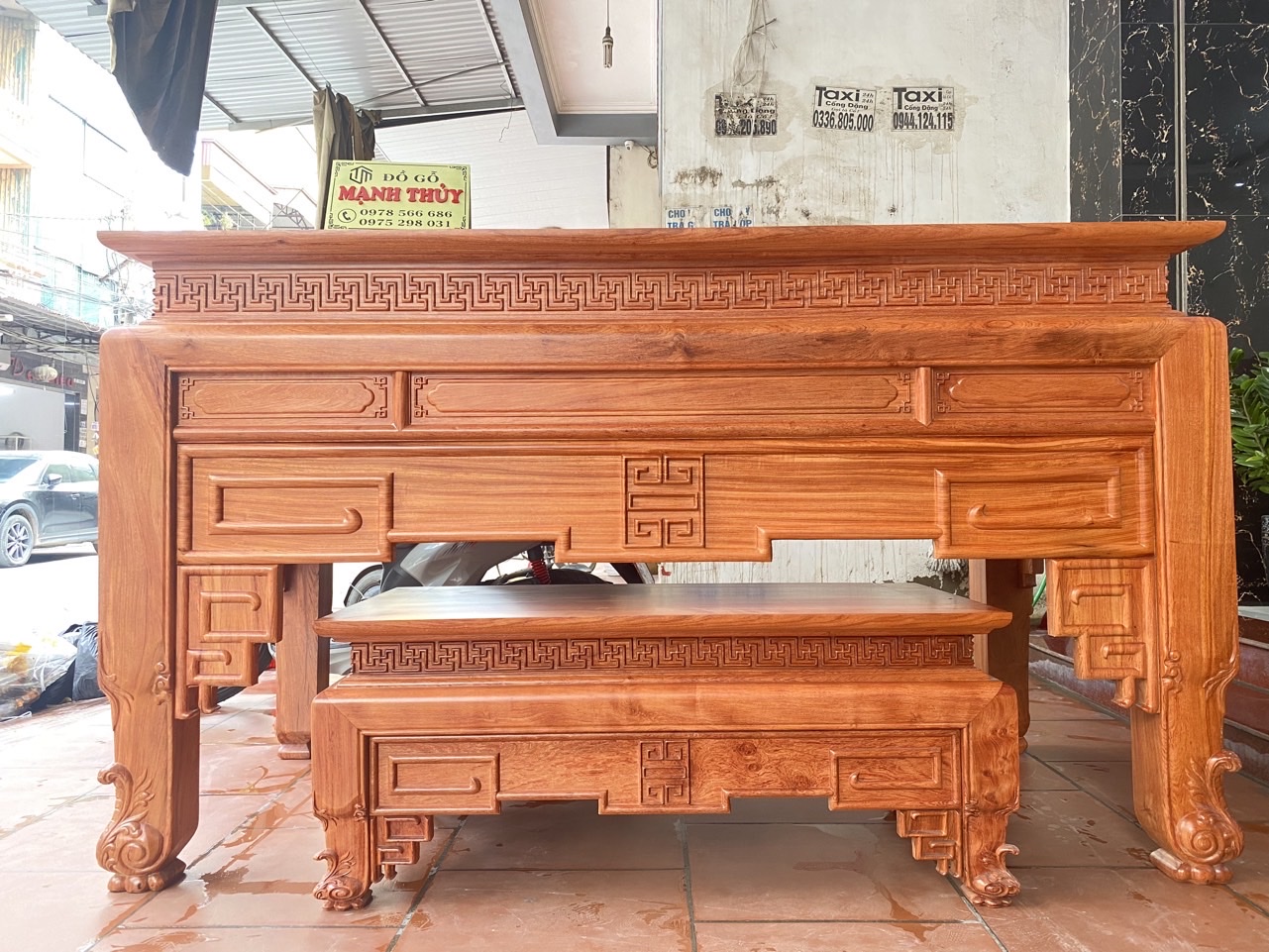 Bàn thờ gia tiên gỗ hương đá nguyên khối cao cấp
